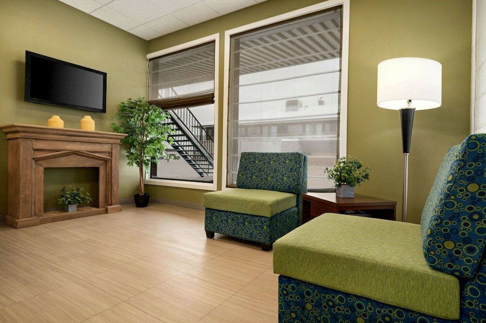 Фото Super 8 by Wyndham Hearst On