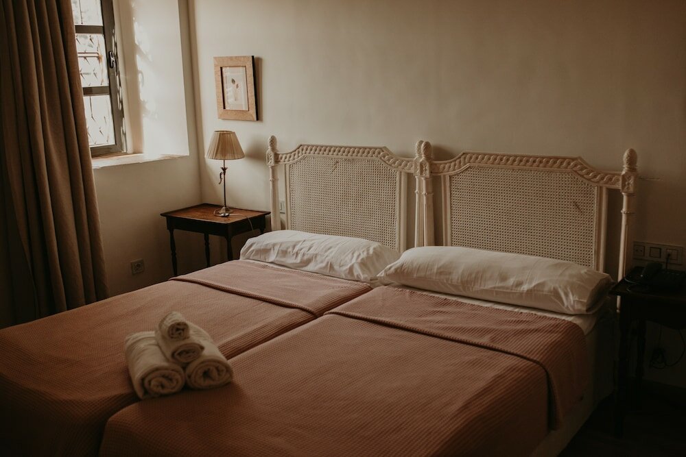 Фото Hotel Posada de Valdezufre