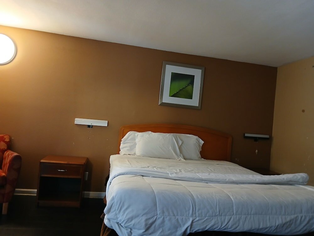 Фото Oyo Hotel Tallahassee Downtown