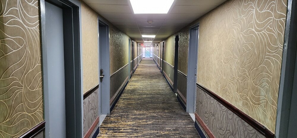 Фото Townhouse Inn & Suites