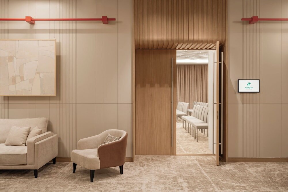 Фото Holiday Inn Almaty