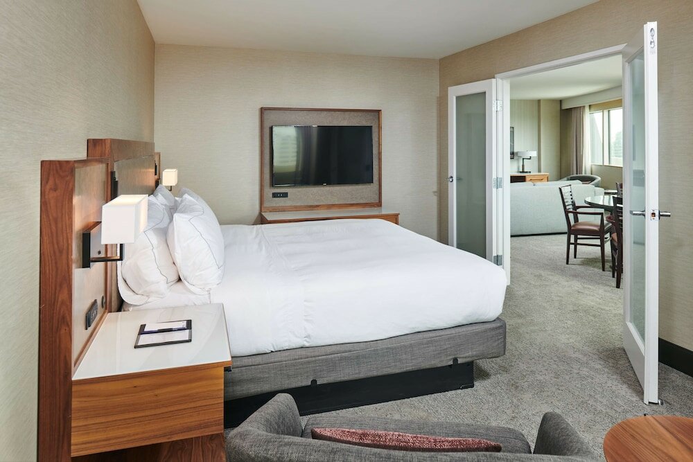 Фото DoubleTree by Hilton Fullerton