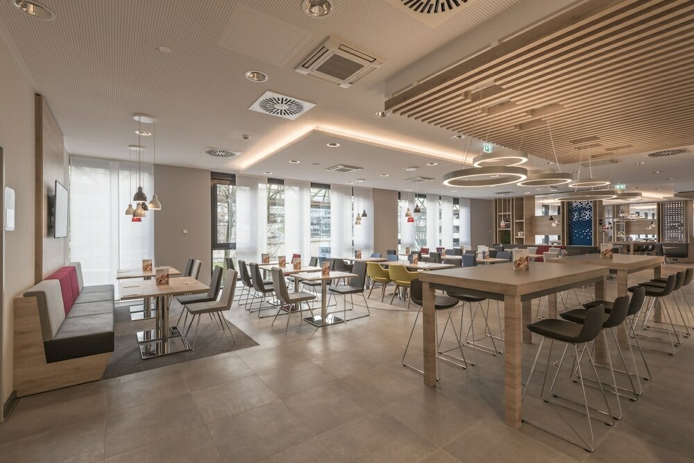 Фото Holiday Inn Express Wuppertal - Hauptbahnhof, an Ihg Hotel