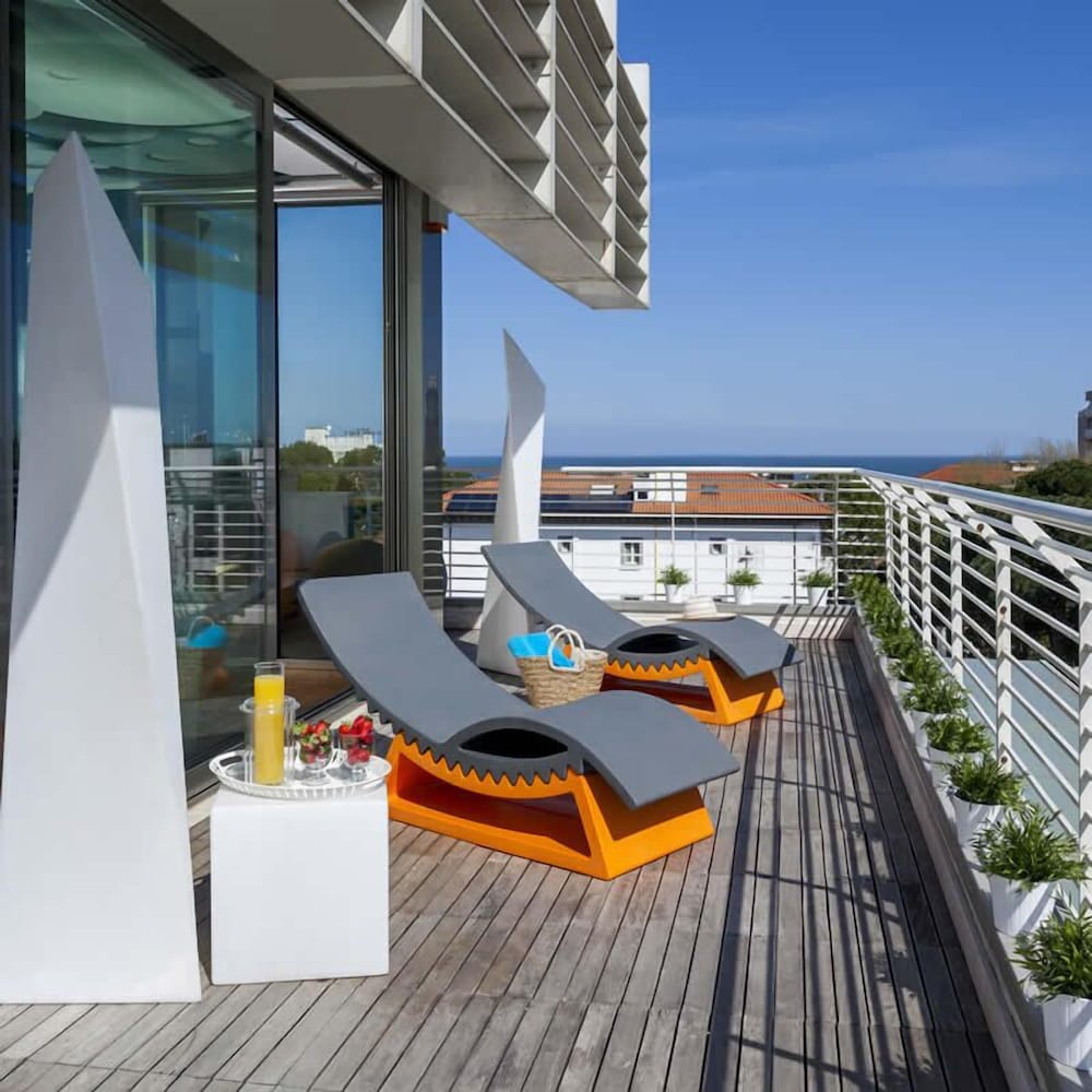 Фото Hotel The One