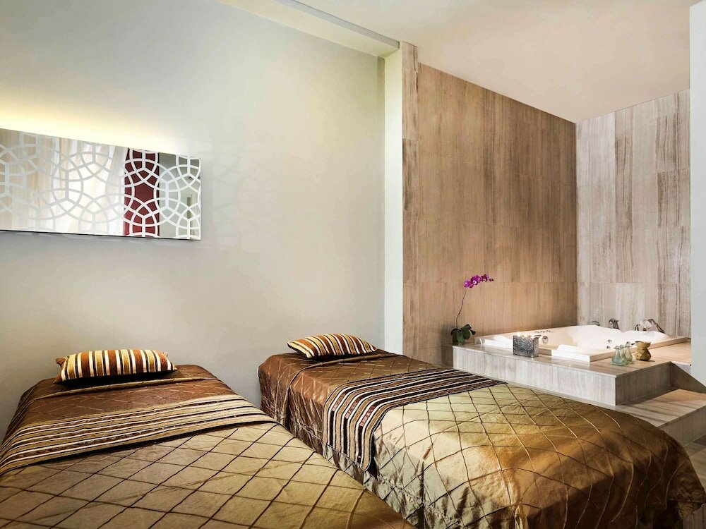 Фото Novotel Jakarta Gajah Mada