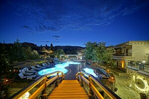 Гостиница Holiday Cave Hotel