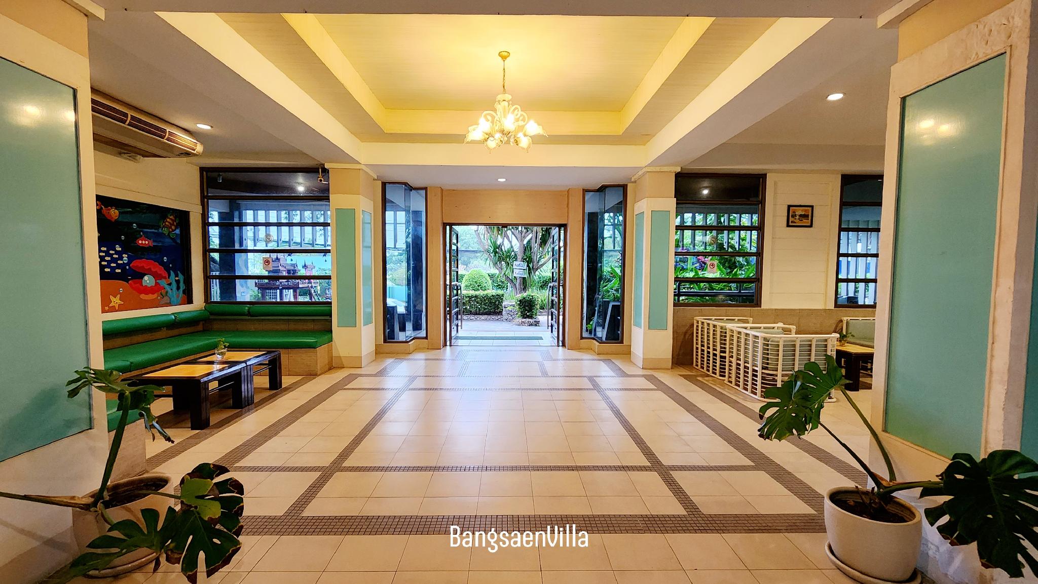 Фото Bangsaen Villa Hotel