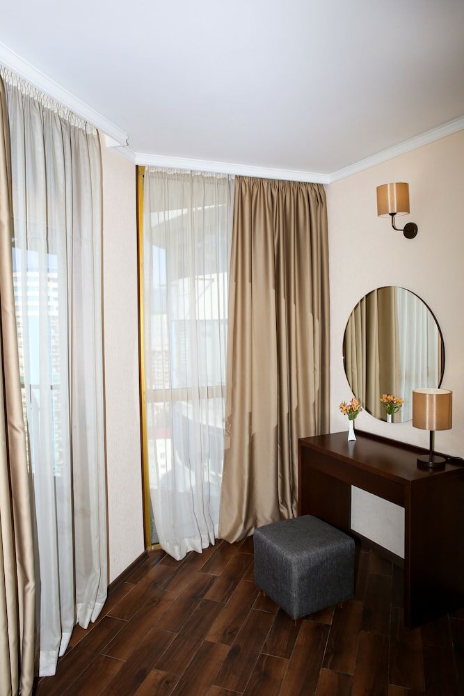 Фото Hotel Corner Inn