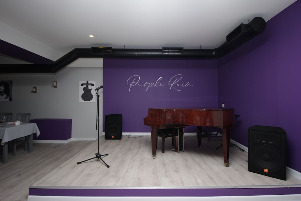 Фото A Hotel Yerevan