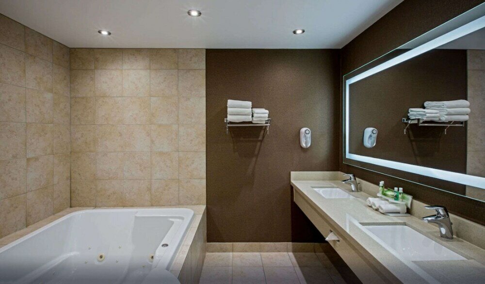 Фото Quality Inn & Suites Regina Downtown