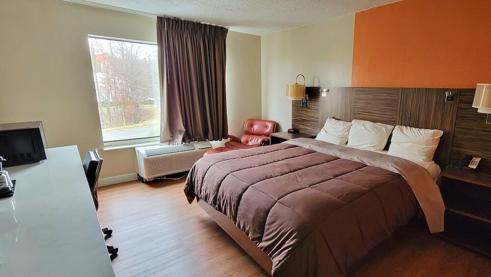 Фото Studios & Suites 4 Less Charlotte