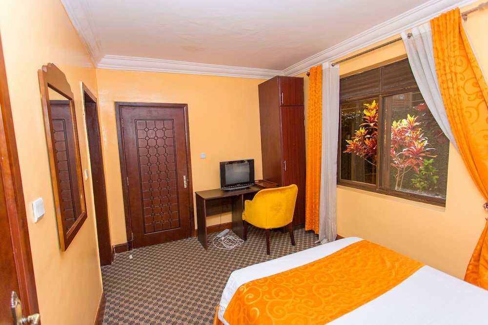 Фото The Country Inn Hotel