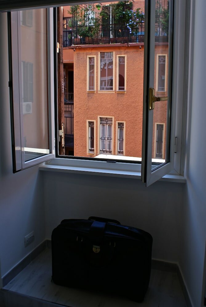 Фото Empire Suites