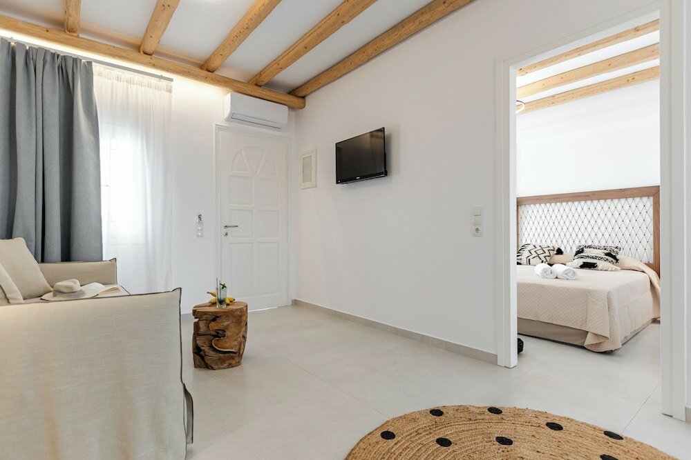 Фото Birikos Hotel & Suites