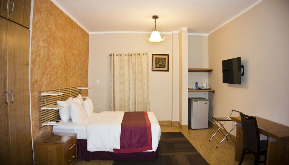 Фото Tropical Enclave Hotel