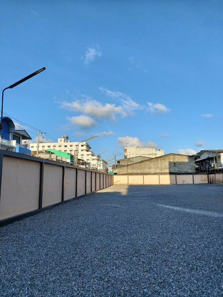 Фото Suriwong Chumphon Hotel