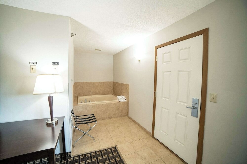 Фото Quality Inn & Suites Watertown