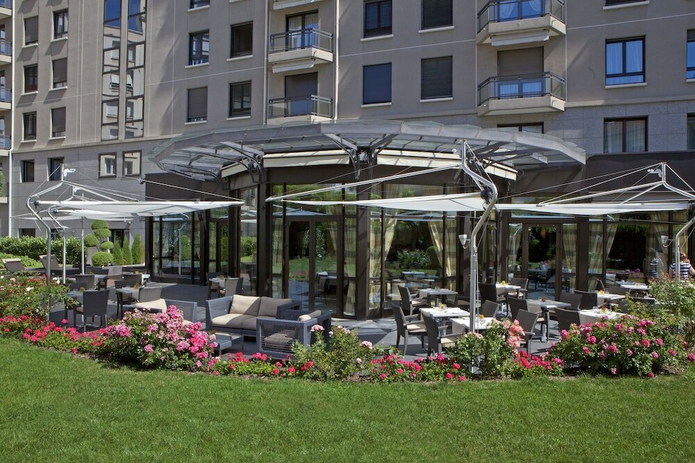 Фото Warwick Reine Astrid Lyon