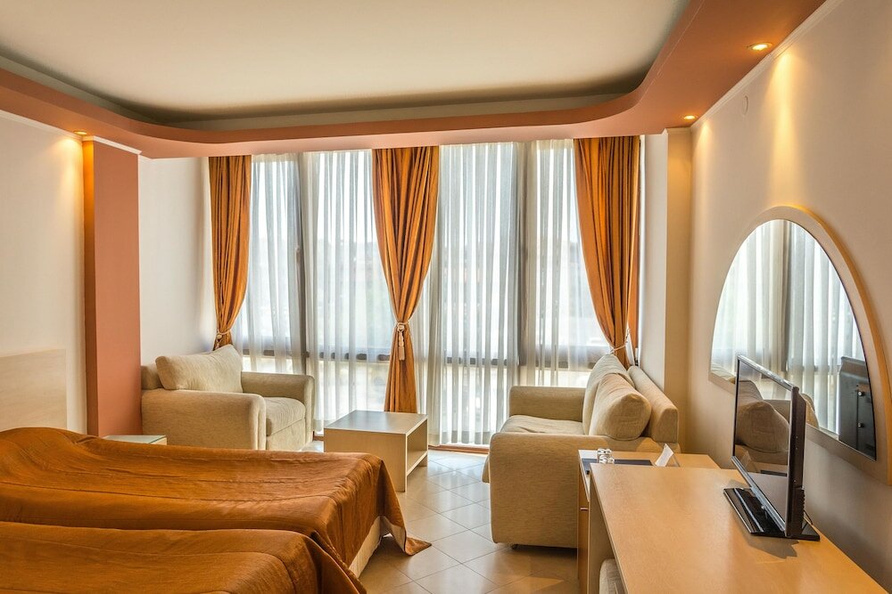 Фото Golden Pearl Hotel