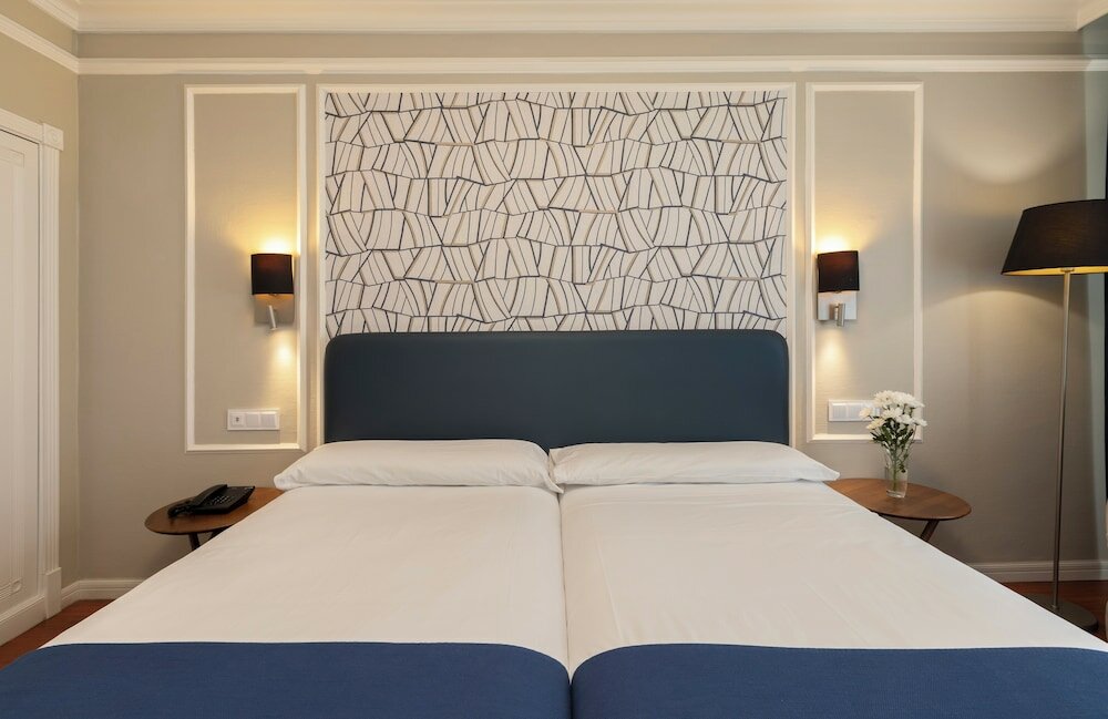 Фото Hotel Corona De Castilla Burgos