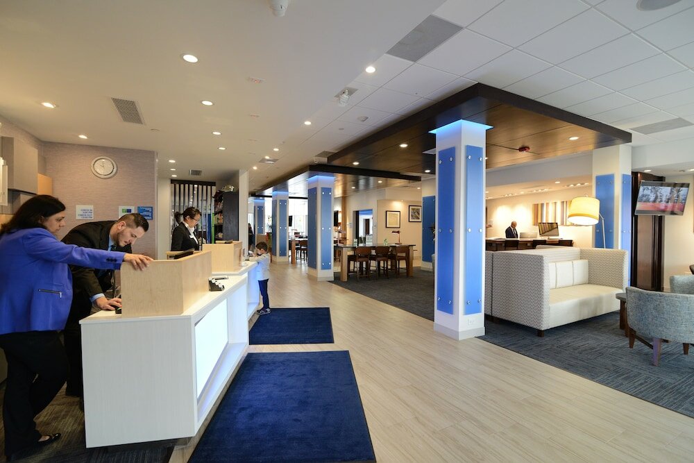 Фото Holiday Inn Express & Suites Chicago North Shore - Niles, an Ihg Hotel