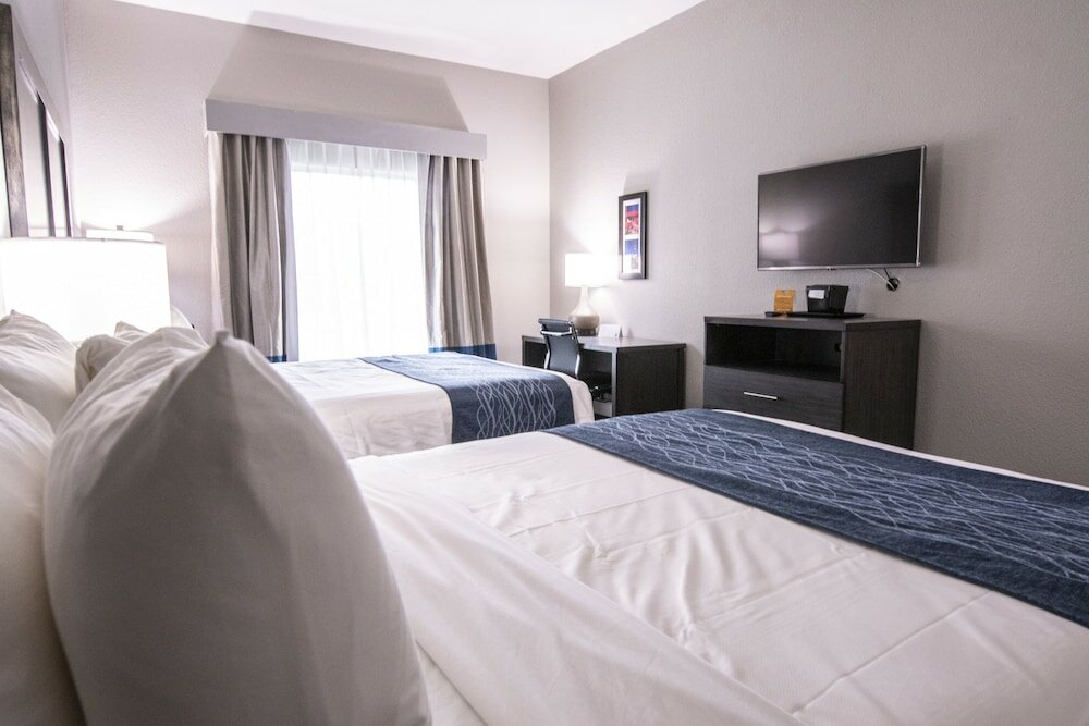 Фото Comfort Inn & Suites Near Medical Center