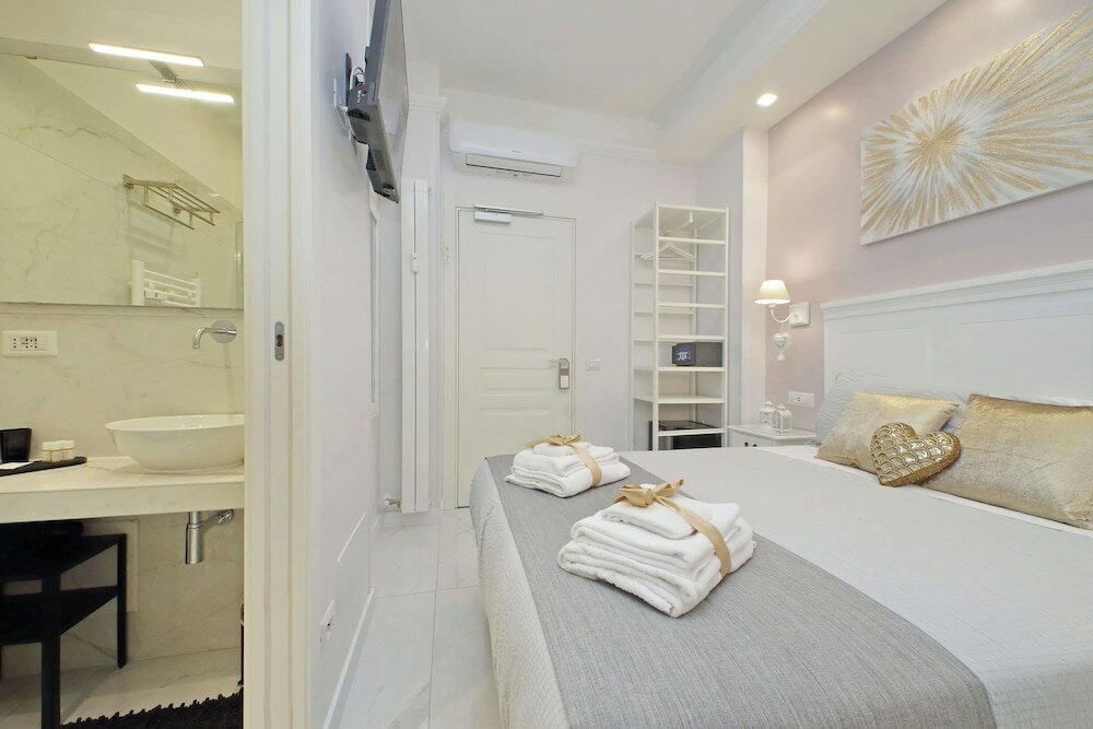 Фото Roman Holiday Charming