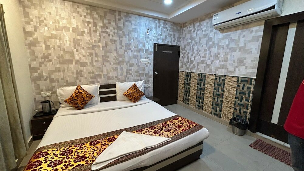 Фото Hotel Sahu