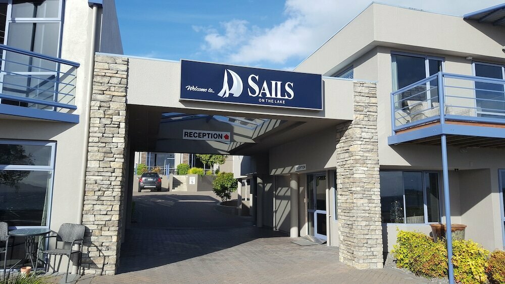 Hotel Sails on the Lake, Taupo, photo