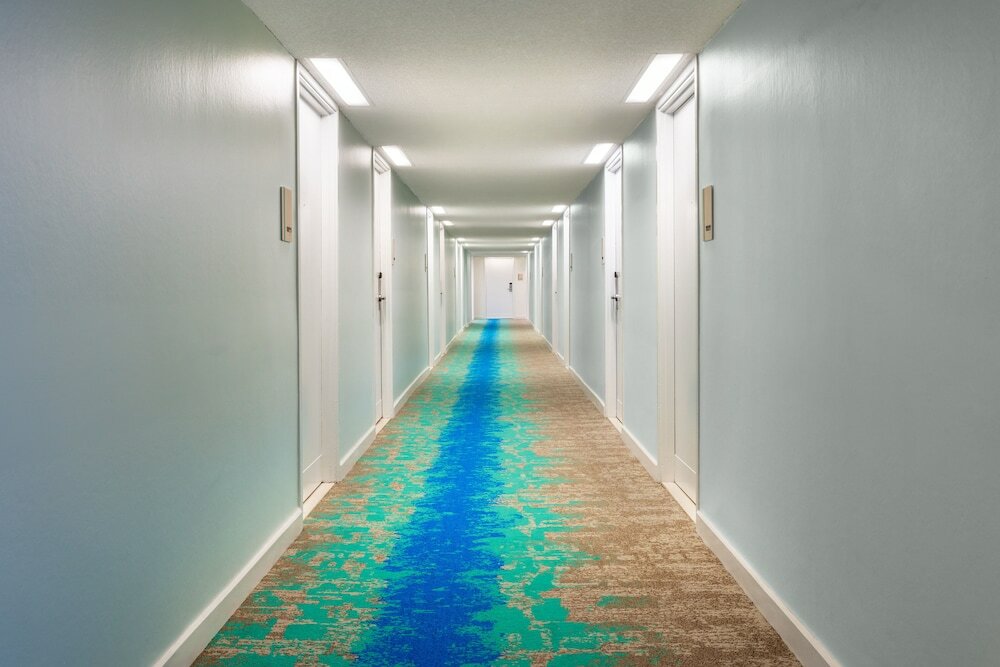 Фото The Twin Fin Hotel