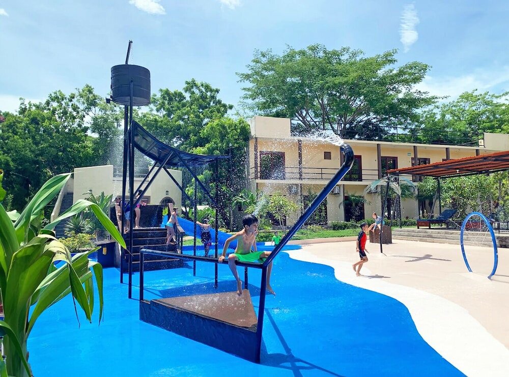 Фото Surf Ranch Hotel & Resort