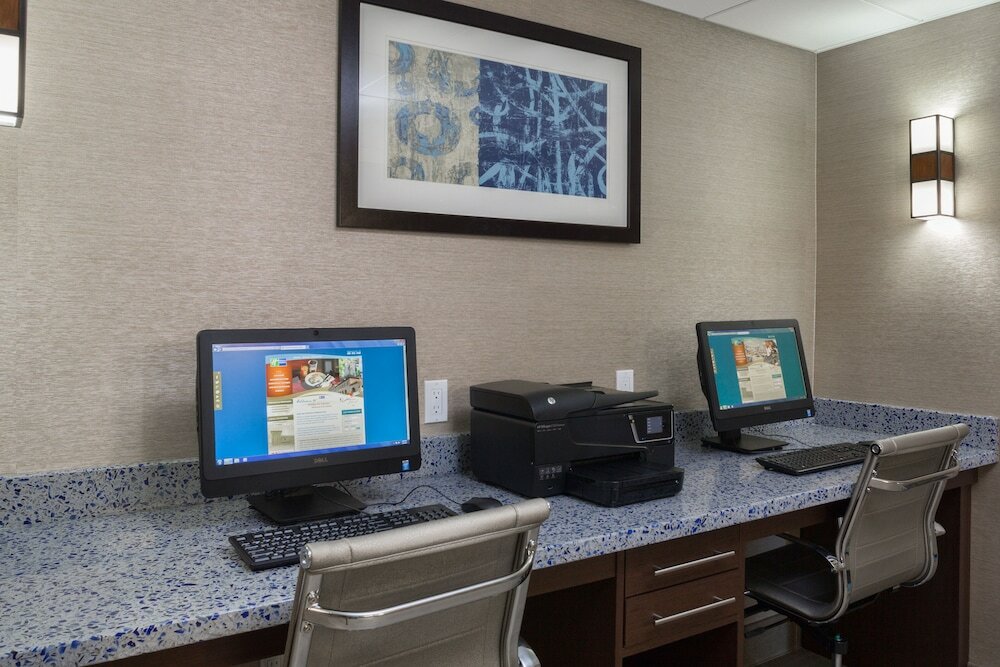 Фото Holiday Inn Express Redwood City-Central, an Ihg Hotel