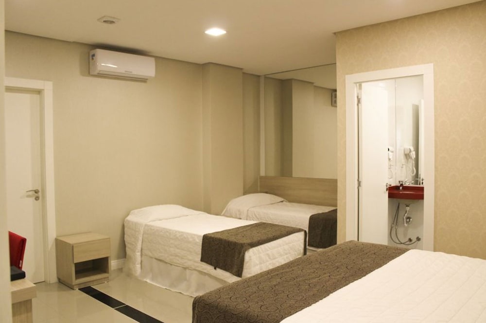 Фото Holiday & Business Hotel - AO lado do Centro de Eventos e Arena Conda