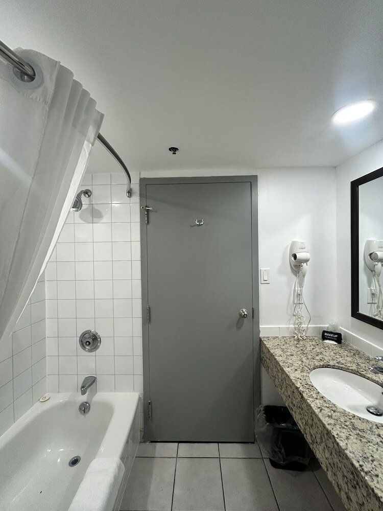 Фото Charlottetown Inn & Conference Centre