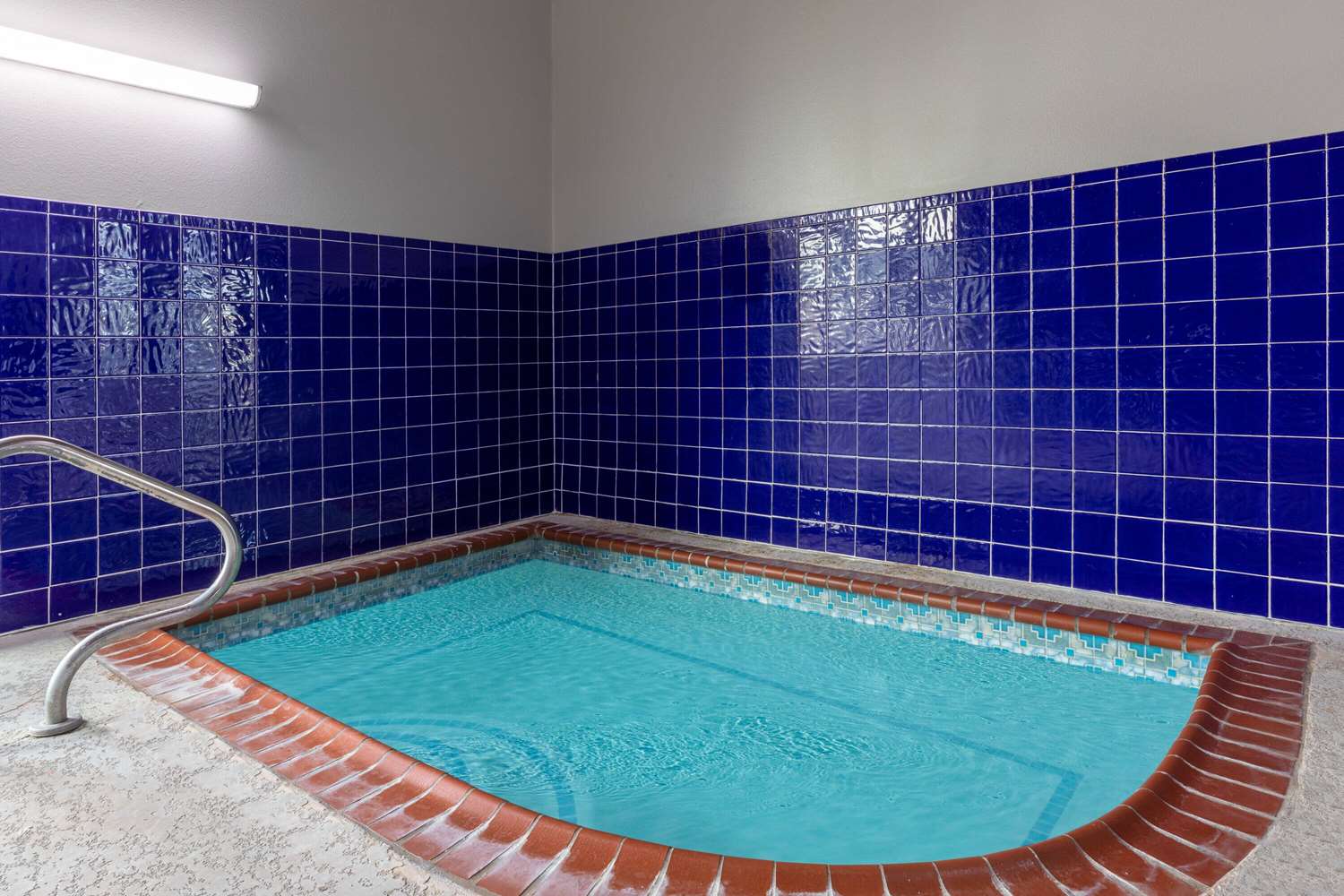 Фото La Quinta Inn & Suites by Wyndham Rockwall