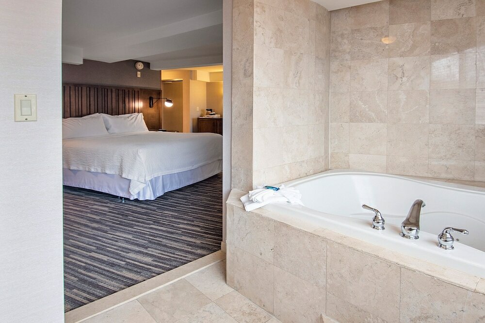 Фото Four Points by Sheraton Melville Long Island