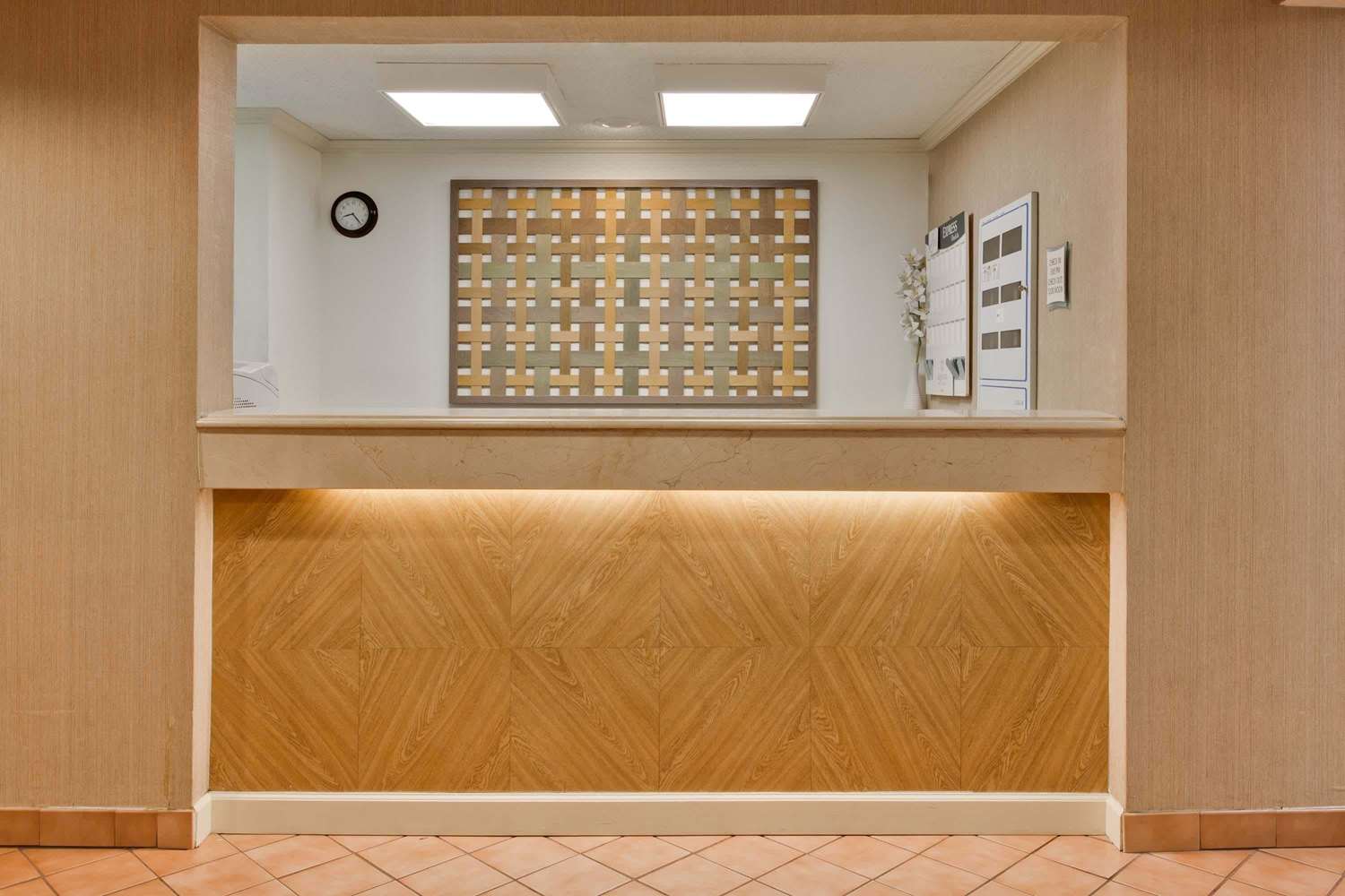 Фото La Quinta Inn & Suites by Wyndham Lakeland East