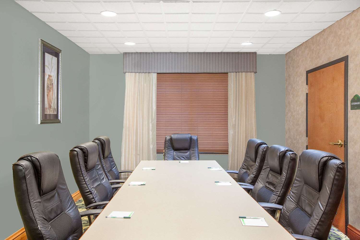 Фото Wingate by Wyndham Lafayette Airport