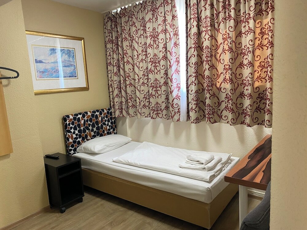 Фото Pension Alpha Frankfurt City