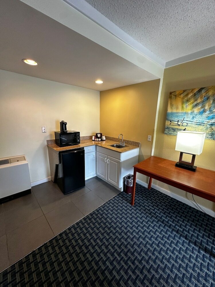 Фото Ramada by Wyndham Virginia Beach