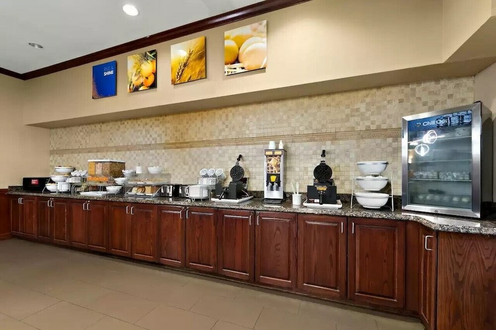 Фото Comfort Suites Central