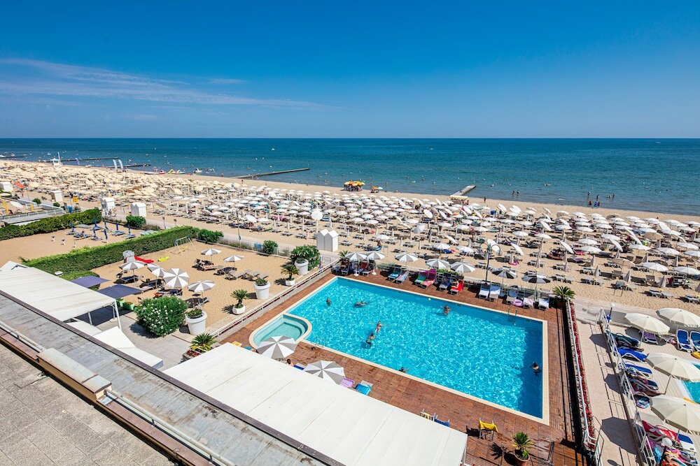 Фото Hotel Astor