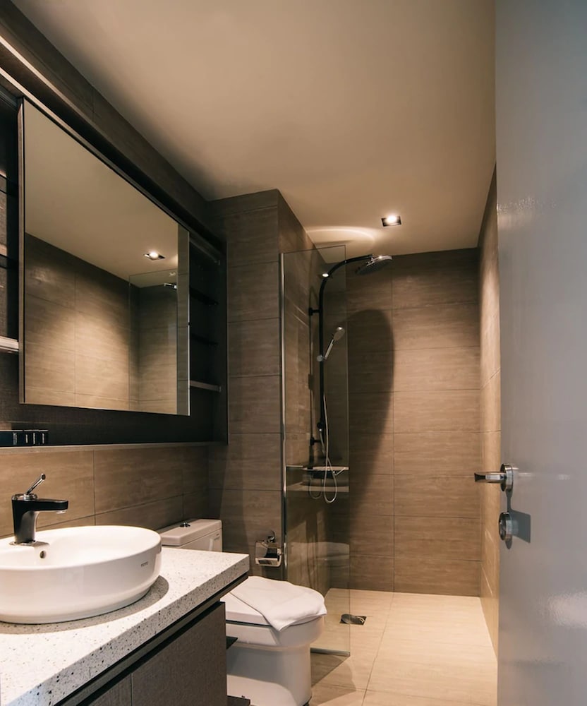 Фото Expressionz Professional Suites by iHost Homes 2