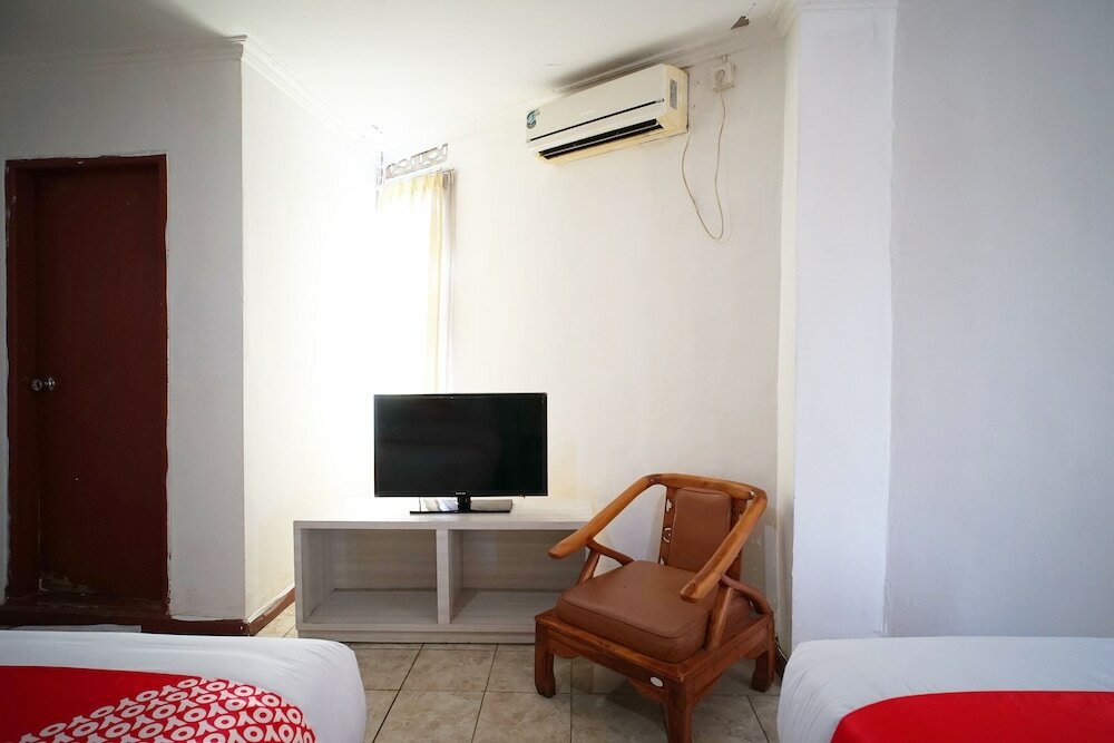 Фото Capital O 2885 Hemra Hotel