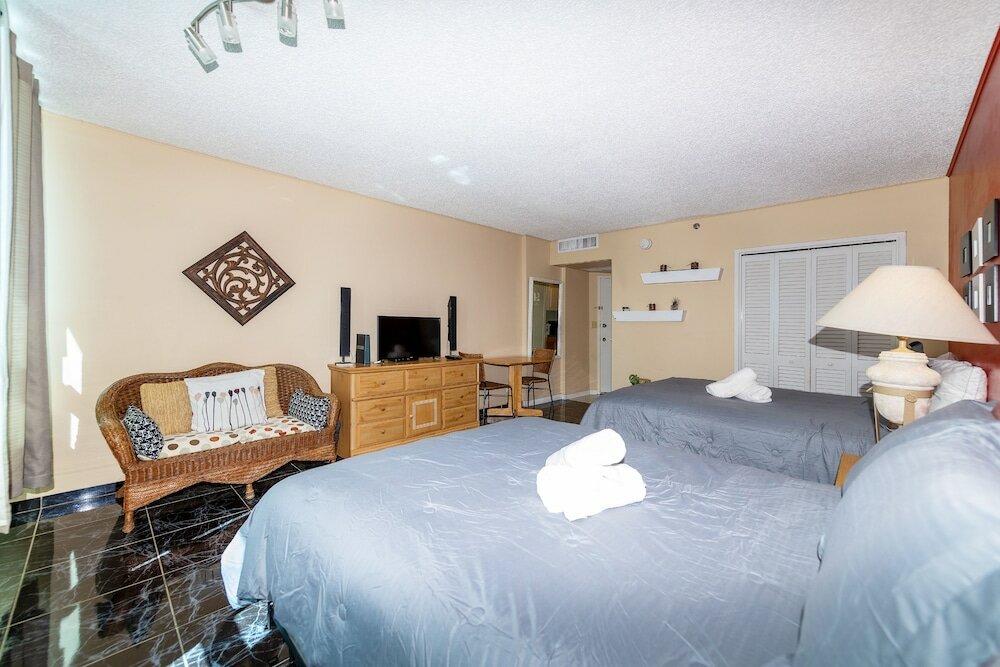 Фото Castle Beach Club Apartments