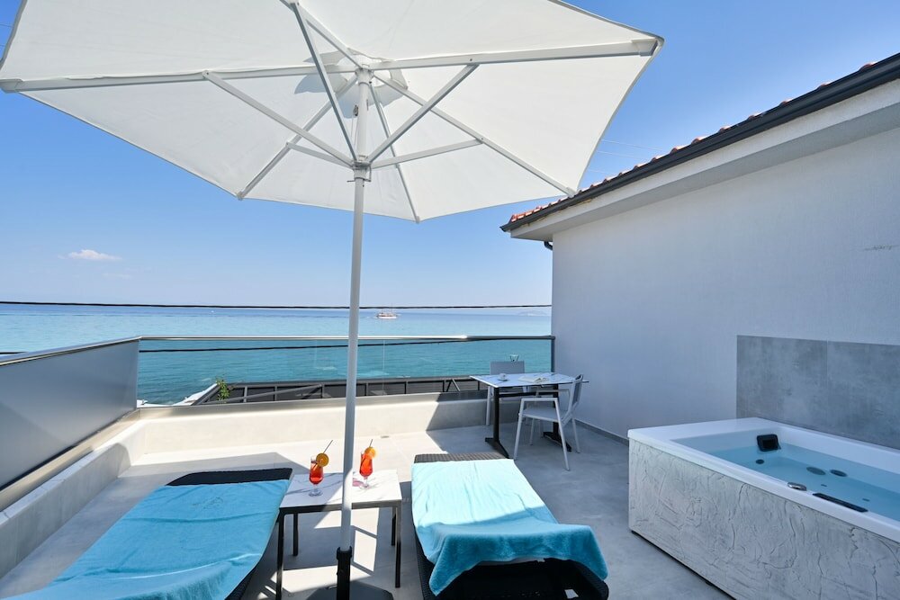 Фото Emily's Luxury Suites