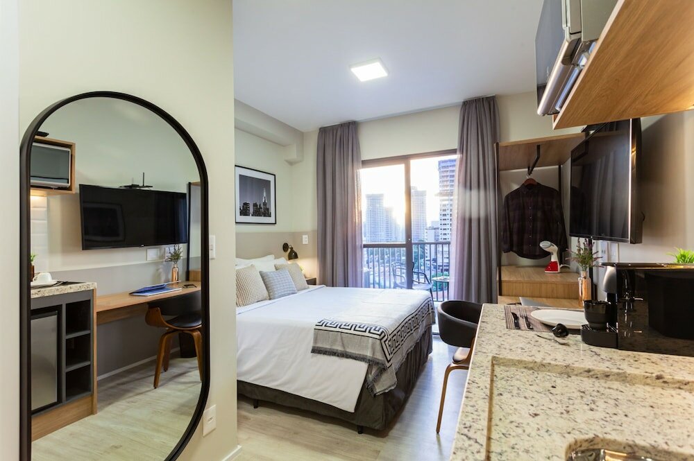 Фото Charlie Brooklyn Studios