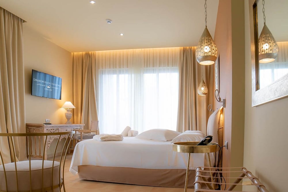 Фото Elysian Luxury Hotel & SPA