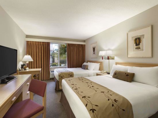 Фото Days Inn by Wyndham Victoria Airport Sidney