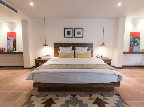 Фото Hotel Roadhouse